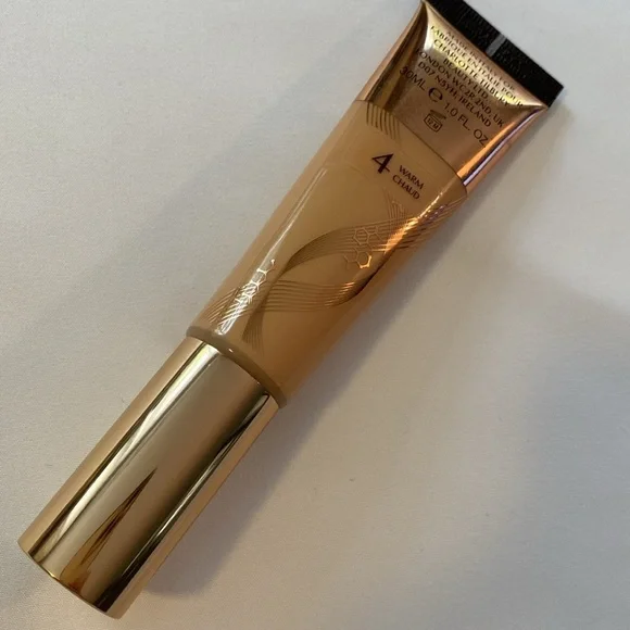 Charlotte Tilbury Make Up Beautiful Skin Foundation in 4 Warm - Picture 5 of 9